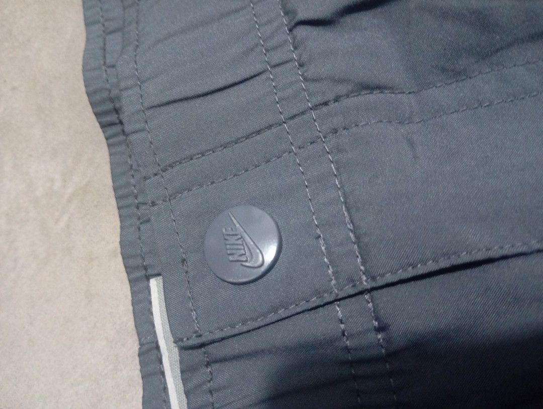Y2k dark grey track pants 🫶 (Category: Trousers) located in Manila. Submitted by thrifterzz_ph (Listing ID 1468738785, Image 3). Description: Dimes: W-29-31/L-39 issue: None color rate: 10/10 excellent condition.