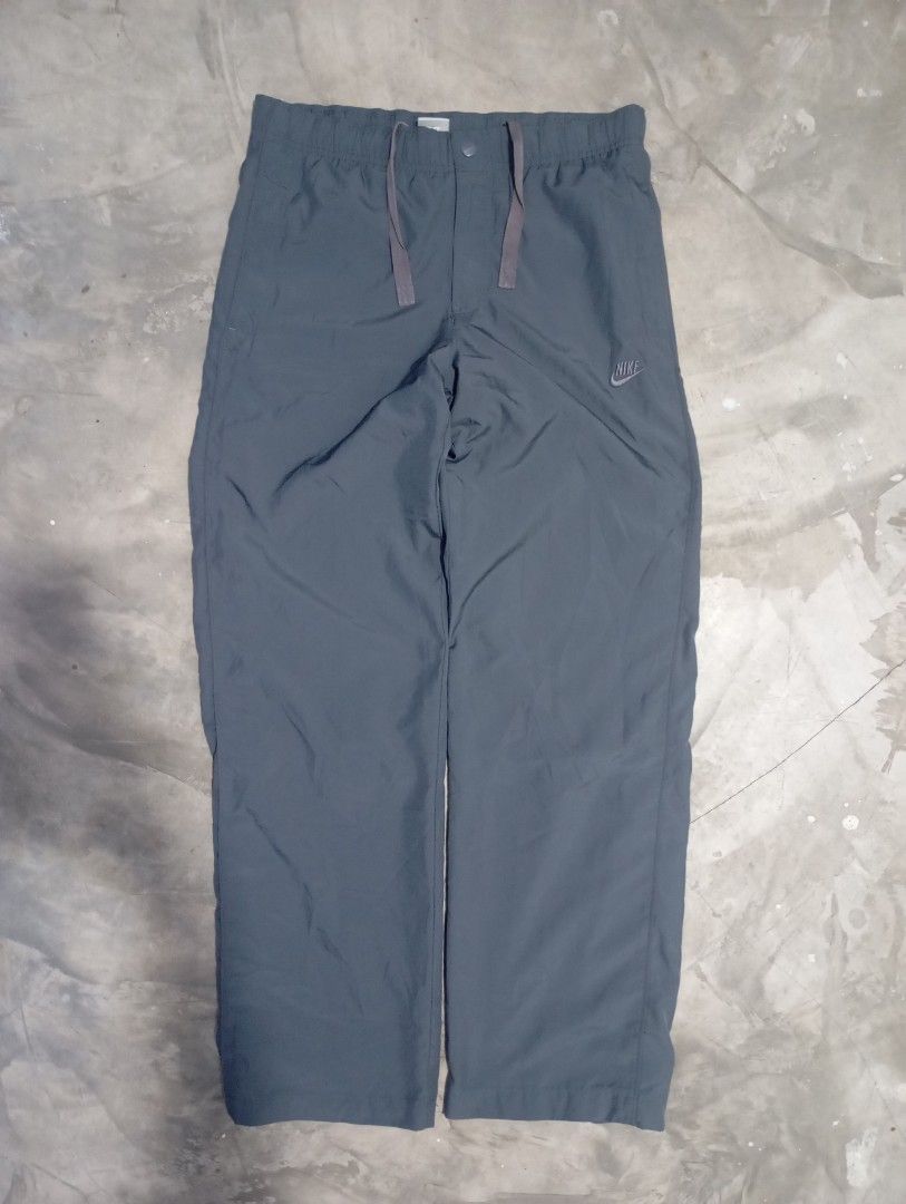 Y2k dark grey track pants 🫶 (Category: Trousers) located in Manila. Submitted by thrifterzz_ph (Listing ID 1468738785, Image 1). Description: Dimes: W-29-31/L-39 issue: None color rate: 10/10 excellent condition.