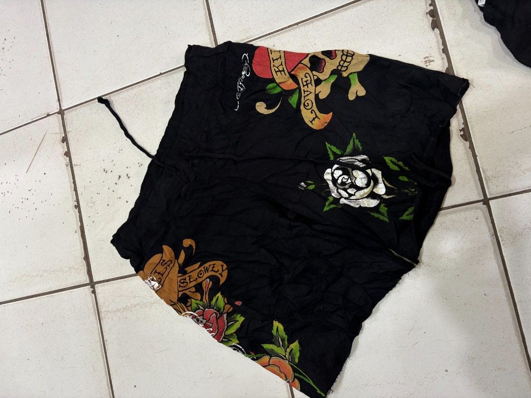 Y2K ED HARDY SHORTS (Category: Shorts) located in Cebu City. Submitted by imbapicker (Listing ID 1468876858, Image 2). Description: Y2K ED HARDY SHORTS ASPACK 1850 +SHIPP BOTH SIZE SMALL EXCELLENT CONDITION DM IF INTERESTED 📩 LOCATION LAPU-LAPU CITY.