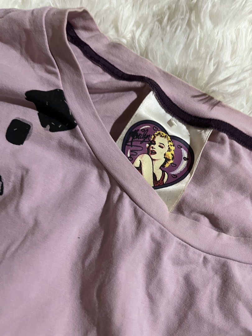 Y2k graphic cap sleeve tee (Category: Shirts) located in Puerto Princesa. Submitted by kaydeclutter16 (Listing ID 1468715400, Image 2). Description: .