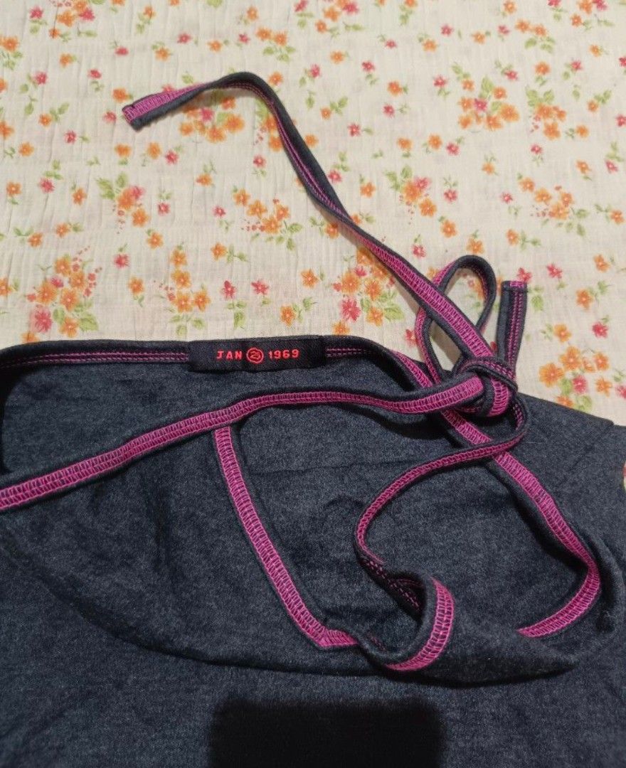Y2k halter top (Category: Sleeveless) located in Davao. Submitted by mln-boutique (Listing ID 1468914852, Image 3). Description: size - s good condition.