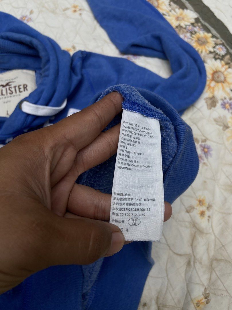 Y2K HOLLISTER PULL OVER HOODIE (Category: Coats, Jackets and Outerwear) located in Salug. Submitted by bagdoi_finds (Listing ID 1468867024, Image 3). Description: blue Hollister Co.’ “Surf Fest Calif Coast” pullover fleece hoodie from the 2000s Y2K.