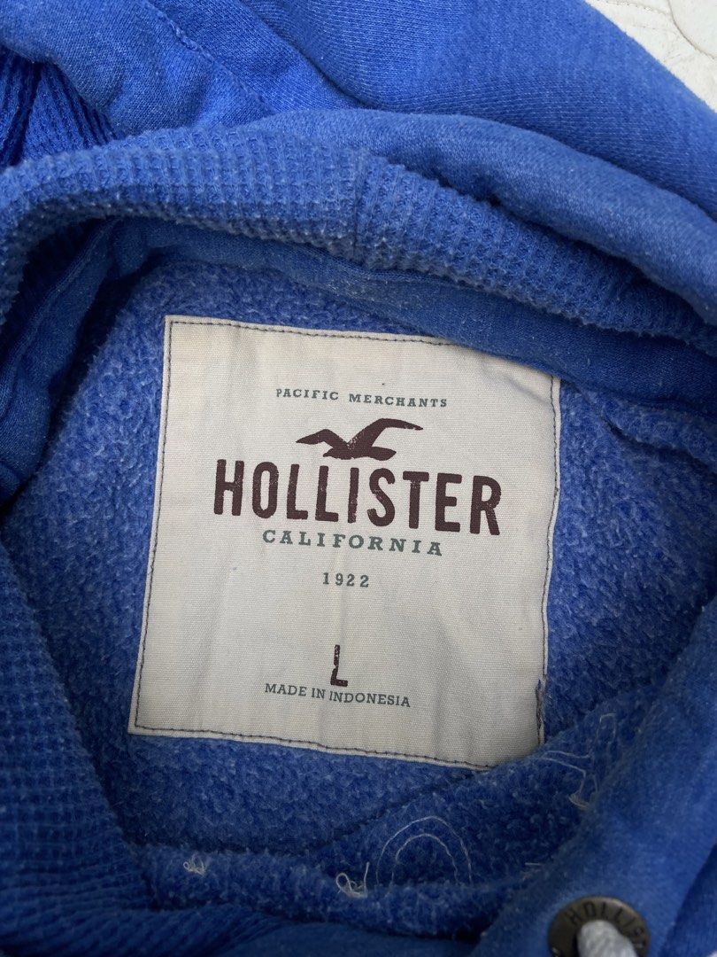 Y2K HOLLISTER PULL OVER HOODIE (Category: Coats, Jackets and Outerwear) located in Salug. Submitted by bagdoi_finds (Listing ID 1468867024, Image 2). Description: blue Hollister Co.’ “Surf Fest Calif Coast” pullover fleece hoodie from the 2000s Y2K.