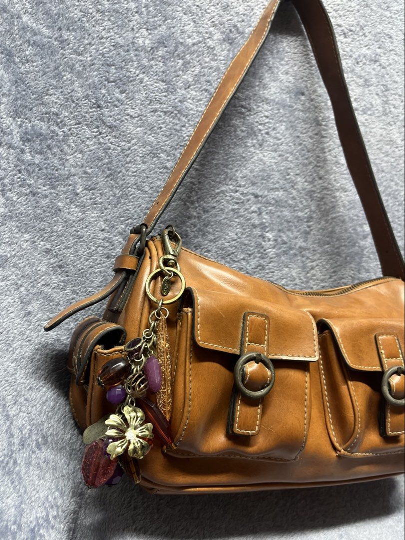 Y2k leather kili/shoulder bag (Category: Shoulder Bags) located in Quezon City. Submitted by jomsellsdope (Listing ID 1468721162, Image 3). Description: .