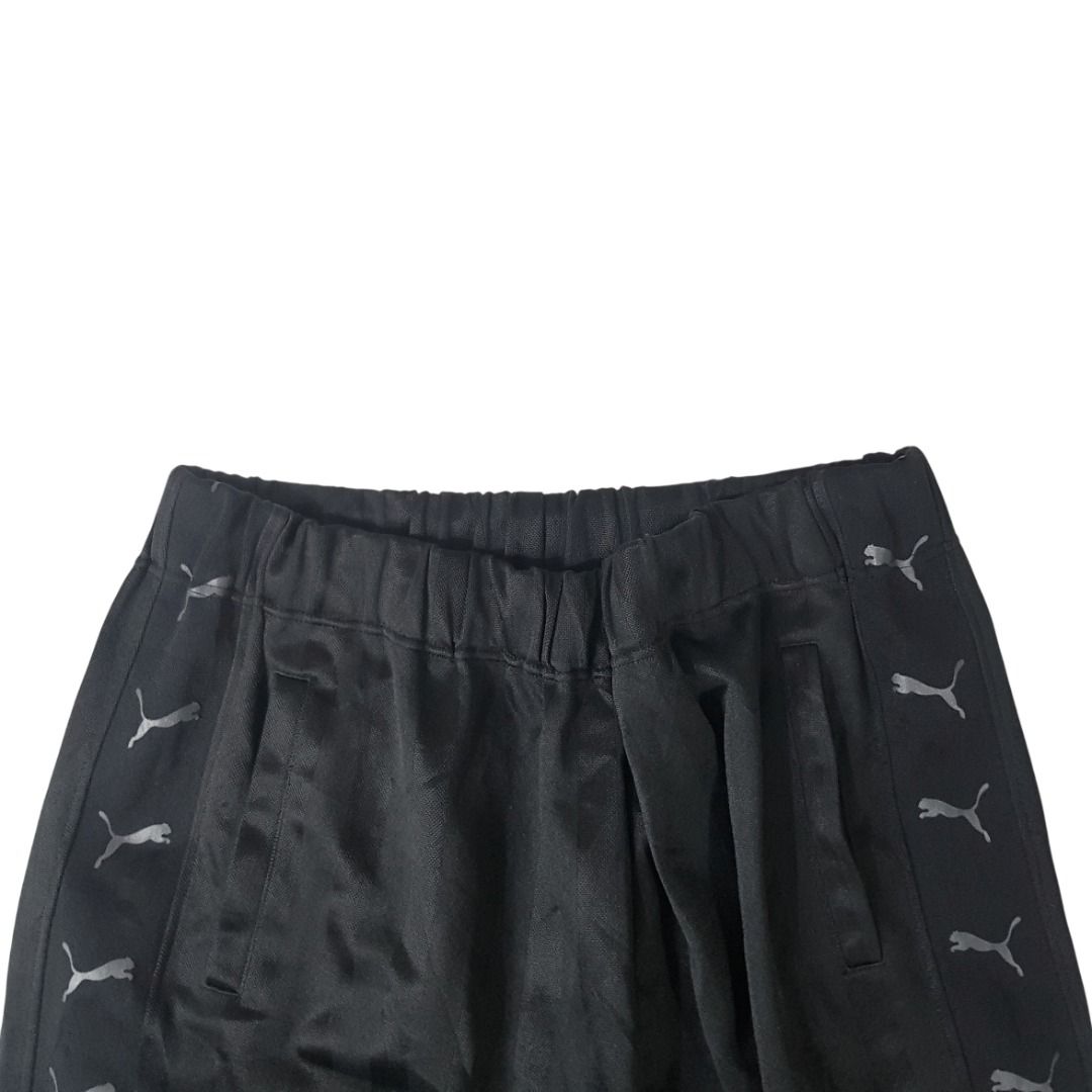 y2k Puma side tape oversized shorts (Category: Shorts) located in Cebu City. Submitted by dwightmendozasr (Listing ID 1468738366, Image 2). Description: y2k Puma side tape oversized shorts Best fit XL W- 29.0 L - 22.0 ~signs of usage which are normal for preloved items Php 200.00 + shipping fee CODE: OO9.