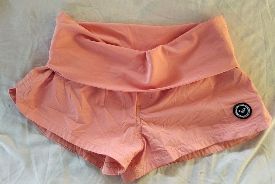 Y2k Roxy Folded Mini short (Category: Activewear) located in Dumanjug. Submitted by cebuanaavtg (Listing ID 1468781422, Image 3). Description: Size XS no issue.