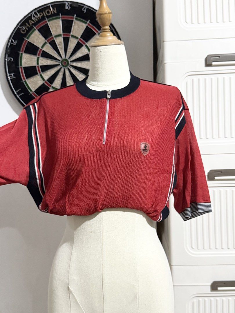 Y2k Style Red Croptop (Category: Others Tops) located in Manila. Submitted by thechobecloset (Listing ID 1468824623, Image 2). Description: FIX PRICE Size: S-M Thrifted.
