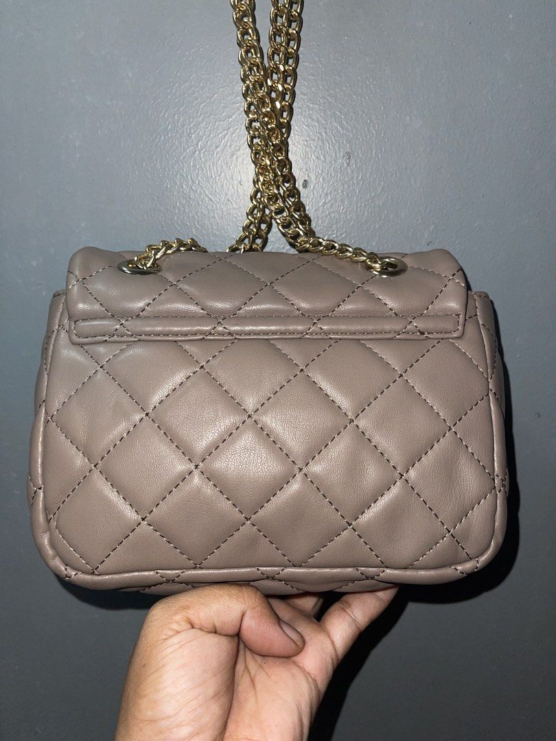 Y2K Valentino Ocarina Evening Bag (Category: Shoulder Bags) located in Dipolog. Submitted by throsetbycheemarie (Listing ID 1468815242, Image 3). Description: Kasya cellphone and short wallet With washtag Stylish, practical & aesthetic Designer bag with chain details Fashion statement Eye-catching prints & textures for an individual look Ideal for essentials (mobile phone, wallet, keys) Flap with snap lock Slide-in pocket Inner pocket with zip fa