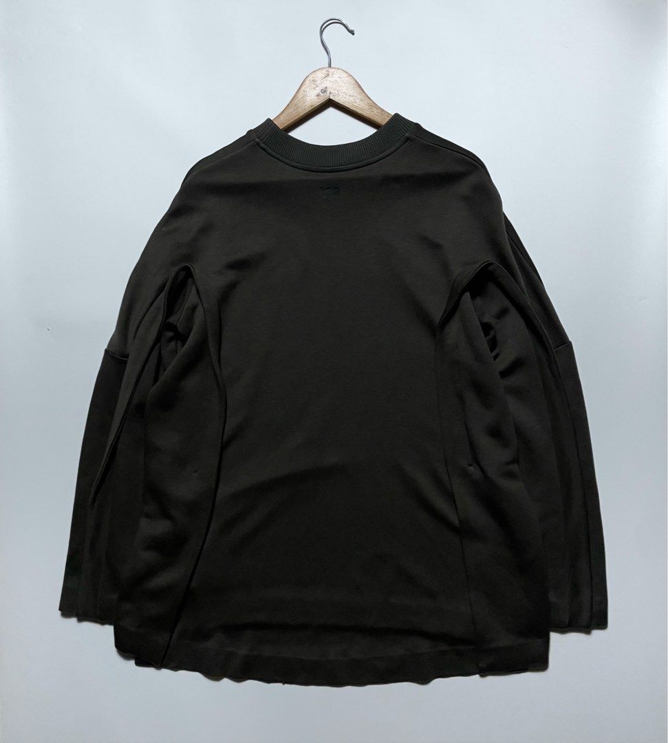 Y-3 Yohji Yamamoto Deconstructed Sweatshirt (Category: Coats, Jackets and Outerwear) located in Manila. Submitted by reviveclosetph (Listing ID 1468883191, Image 2). Description: Y-3 Yohji Yamamoto Deconstructed Sweatshirt Medium on tag Excellent Condition Need wash Minimal lints.