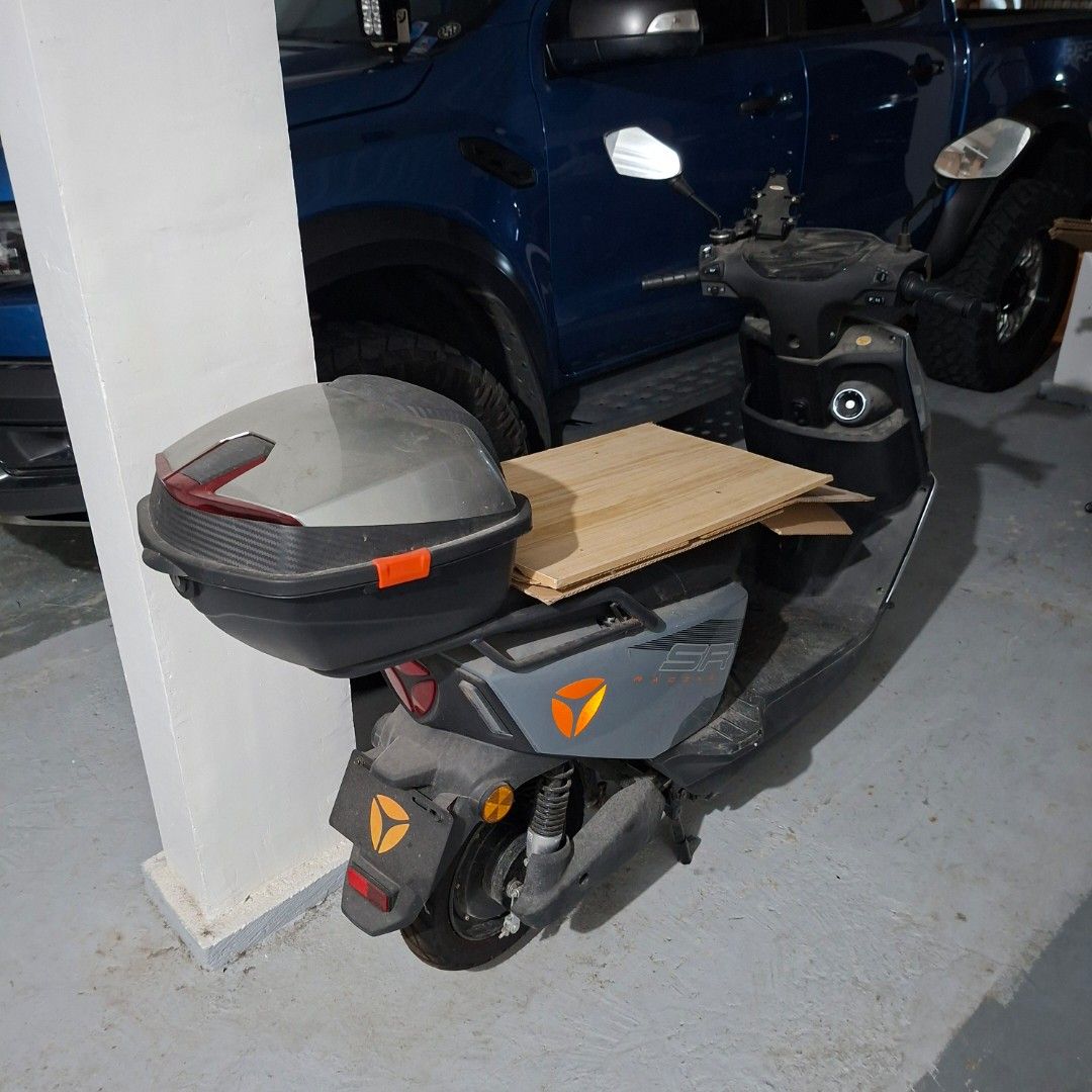 Yadea Ruibin ebike for sale (Category: Motorbikes for Sale) located in Mandaluyong City. Submitted by flintrock27 (Listing ID 1468833099, Image 2). Description: Specifications: Brand/Model: Yadea Ruibin Type: Electric Scooter Motor: 800W rated / 1,500W peak Battery: 60V 25Ah Graphene Battery Claimed Range: Up to 60–80 km per charge Max Speed: Up to 42 km/h Brakes: Front Disc / Rear Drum Suspension: Front and Rear Hydraulic Shock Absorption Tires: