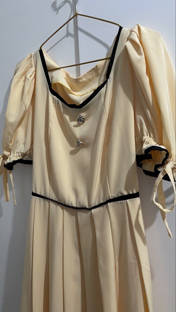 Yellow Formal Dress (Category: Dresses) located in Subic. Submitted by chunette_ (Listing ID 1468915722, Image 2). Description: (W/ waist tie) Waist 24-30in Bust 26-40in Length 45in.