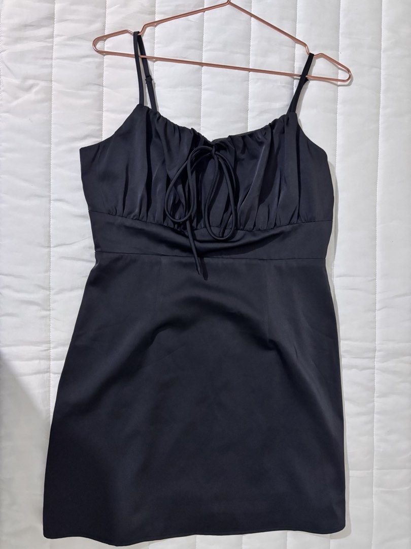 YHF sonata satin dress (Category: Dresses) located in Manila. Submitted by hellothere2012 (Listing ID 1468748419, Image 3). Description: Adjustable strap.