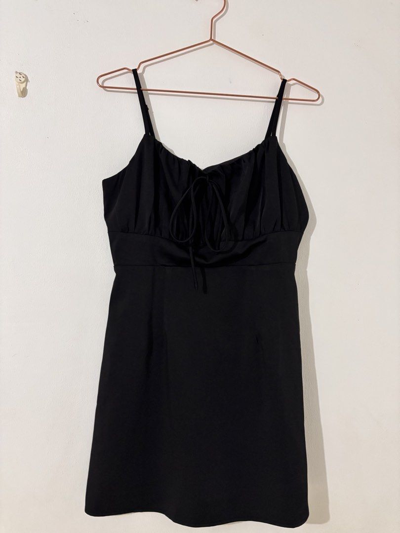 YHF sonata satin dress (Category: Dresses) located in Manila. Submitted by hellothere2012 (Listing ID 1468748419, Image 2). Description: Adjustable strap.