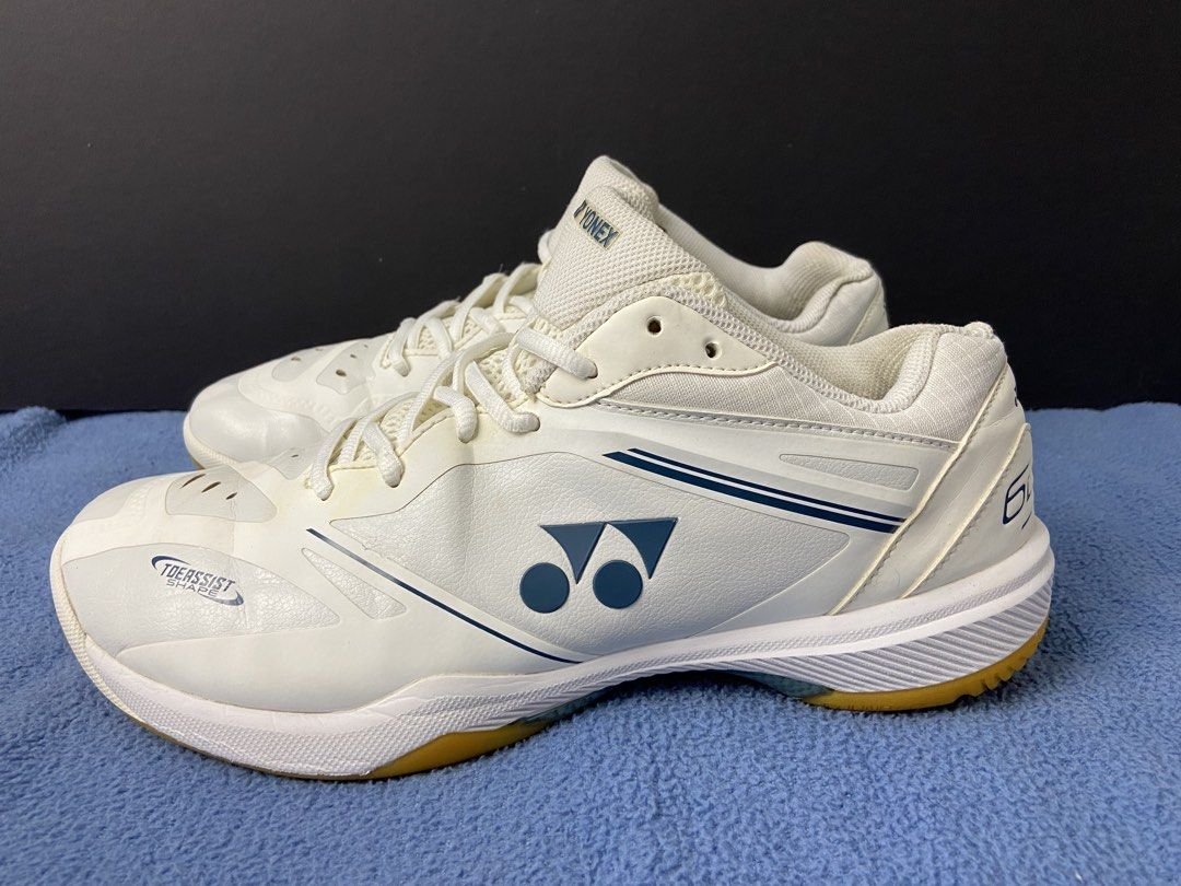 Yonex Power Cushion 65Z4 White (Category: Sneakers) located in Cebu City. Submitted by jvlz97 (Listing ID 1468760295, Image 2). Description: Excellent Condition No Box Sign of usage can be seen on the last photo Spikey/Squeaky.