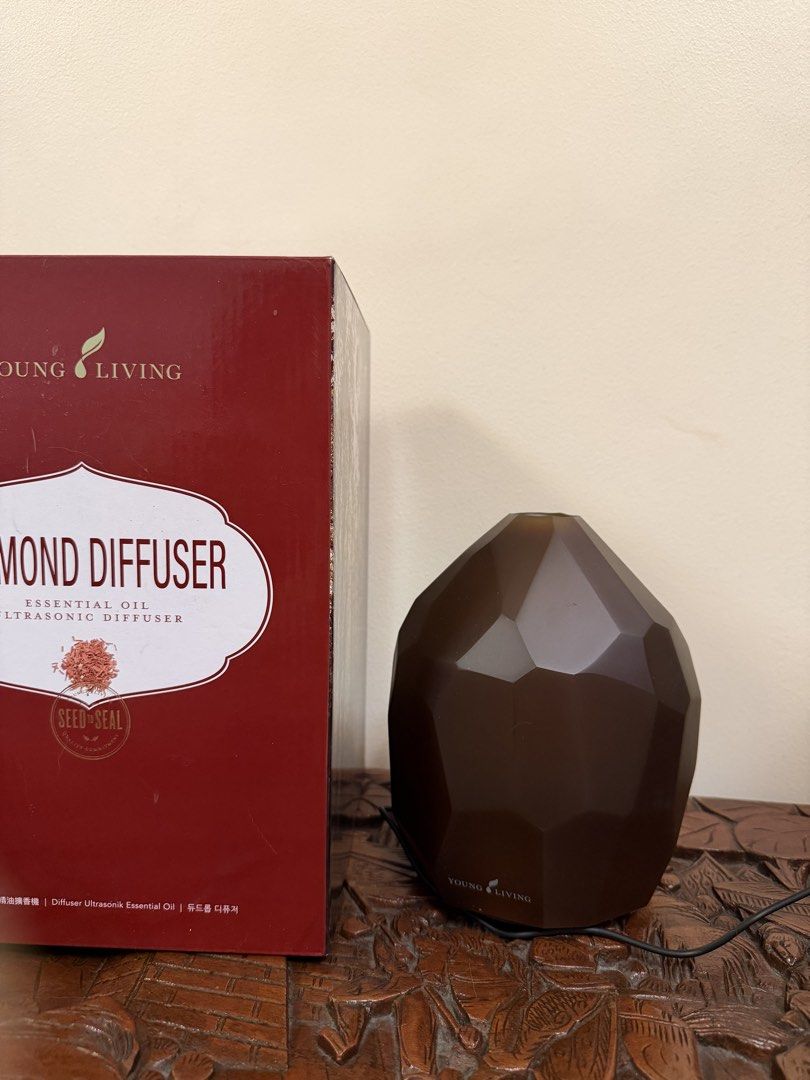 Young Living Diamond Essential Oil Diffuser (Category: Home Fragrance) located in San Juan City. Submitted by lamawears (Listing ID 1468907411, Image 2). Description: Young Living Diamond Diffuser - Condition: Excellent working condition, original box included - Inclusions: Diffuser unit, power cord, box - used for just 1 month RFS: not good for my cats pala.