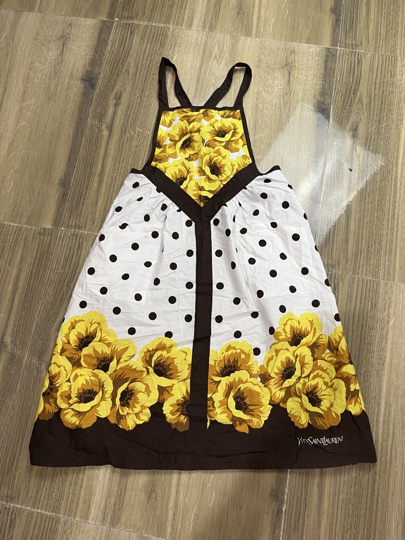 YSL Apron (Category: Luxury Accessories) located in Bulacan. Submitted by letsfindukaywithme (Listing ID 1468792045, Image 2). Description: YSL Apron Like new No issue +sf payment first Ship via J&T.
