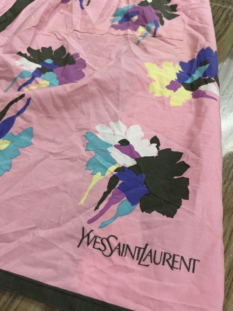 YSL Apron (Category: Luxury Accessories) located in Bulacan. Submitted by letsfindukaywithme (Listing ID 1468792369, Image 3). Description: YSL Apron Cut tag Like new No issue +sf payment first Ship via J&T.