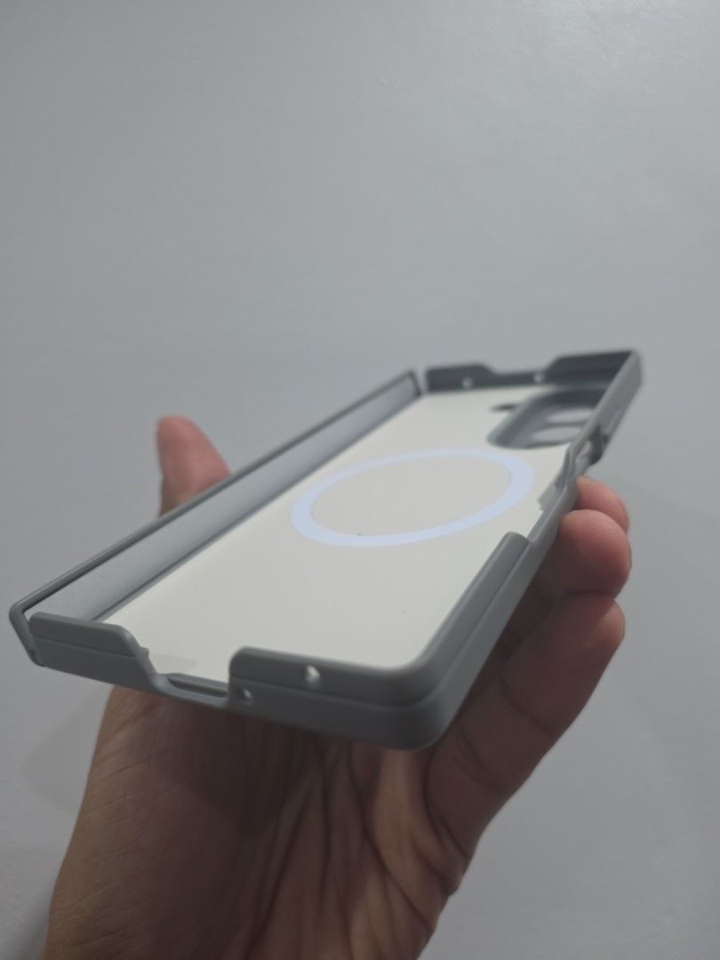 Z FOLD 8 ULTRA Case (Category: Cases & Sleeves) located in Mandaluyong City. Submitted by rndm.stuff (Listing ID 1468874899, Image 3). Description: 💯MAKE READING A HABIT! 👌RFS: Decluttering, too many cases already 👌Buyer Books and Shoulders SF.