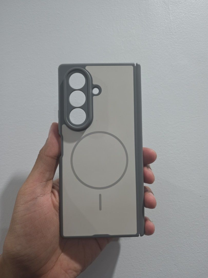 Z FOLD 8 ULTRA Case (Category: Cases & Sleeves) located in Mandaluyong City. Submitted by rndm.stuff (Listing ID 1468874899, Image 1). Description: 💯MAKE READING A HABIT! 👌RFS: Decluttering, too many cases already 👌Buyer Books and Shoulders SF.