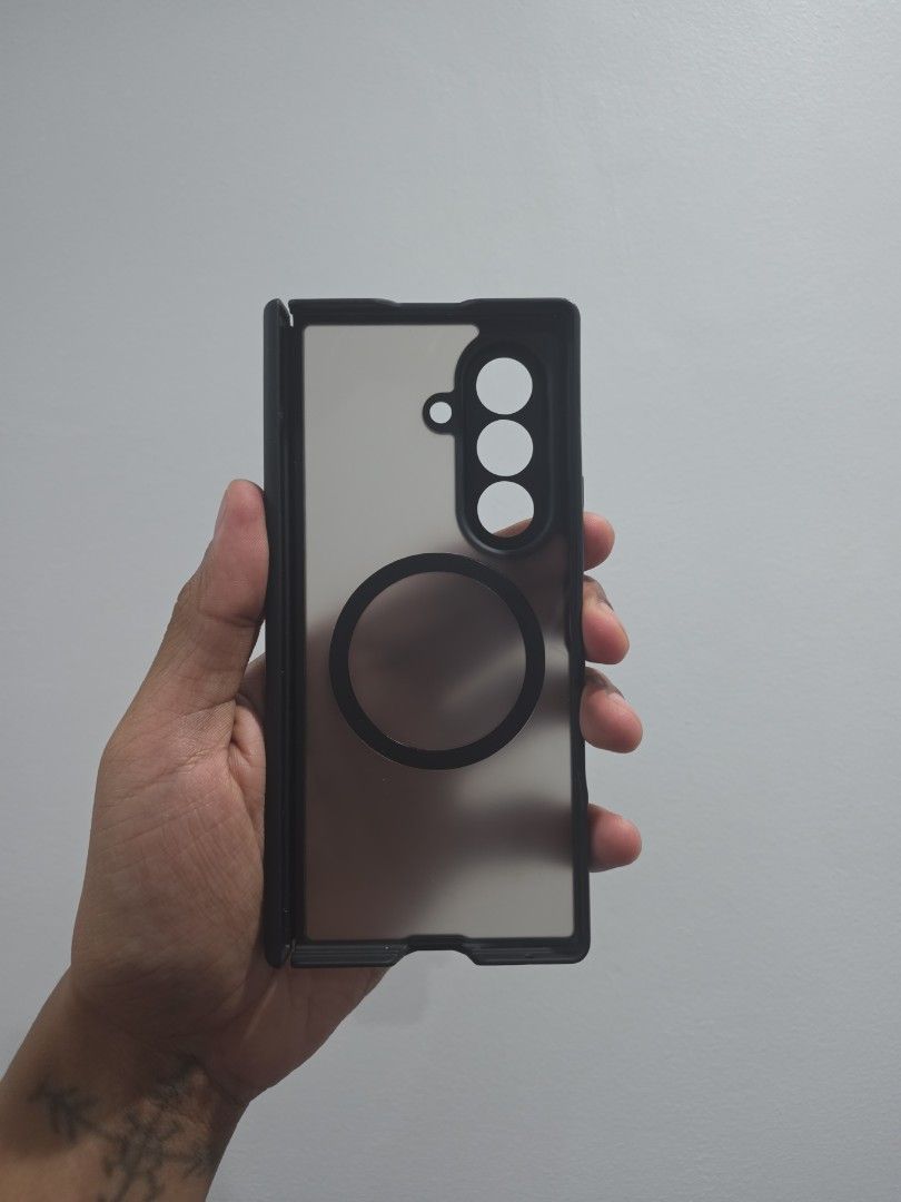 Z FOLD 8 ULTRA Case (Category: Cases & Sleeves) located in Mandaluyong City. Submitted by rndm.stuff (Listing ID 1468875206, Image 2). Description: 💯MAKE READING A HABIT! 👌RFS: Decluttering, too many cases already 👌Buyer Books and Shoulders SF.