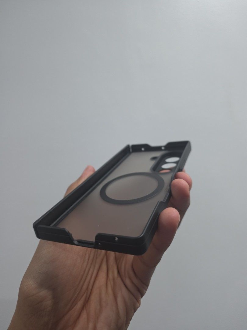 Z FOLD 8 ULTRA Case (Category: Cases & Sleeves) located in Mandaluyong City. Submitted by rndm.stuff (Listing ID 1468875206, Image 3). Description: 💯MAKE READING A HABIT! 👌RFS: Decluttering, too many cases already 👌Buyer Books and Shoulders SF.