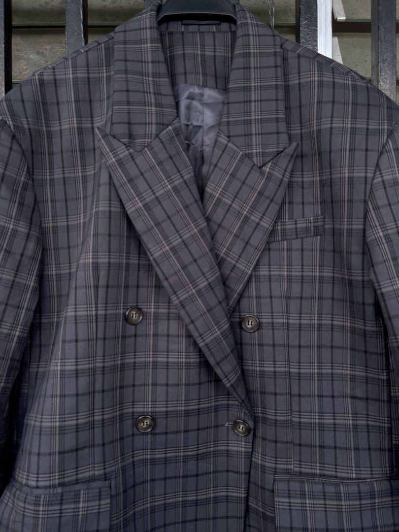 Z-|| Oversized Boxy Double Breasted Plaid Blazer (Category: Coats, Jackets and Outerwear) located in Cavite. Submitted by slumbermanila (Listing ID 1468811836, Image 3). Description: Z-|| Oversized Boxy Double Breasted Plaid Blazer in good condition see photos for right measurements .