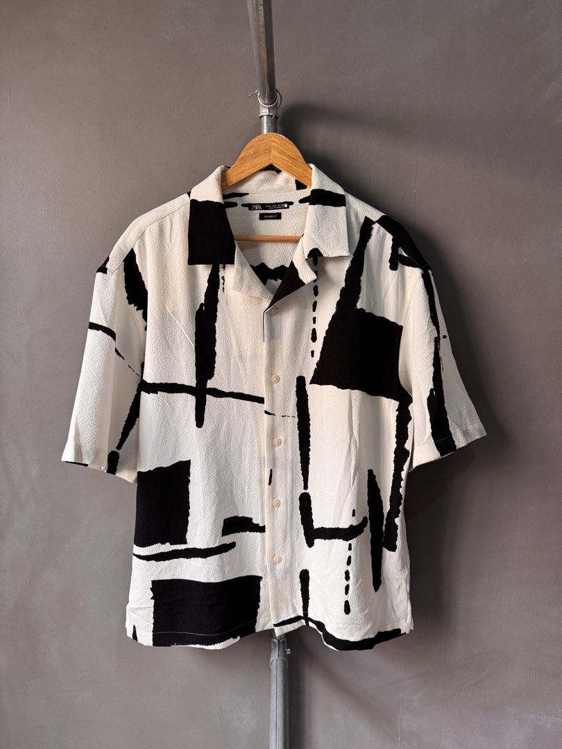 Zara - Abstract graphic print textured shirt (Category: Activewear) located in Cabuyao City. Submitted by _streetflavor (Listing ID 1468780225, Image 1). Description: Zara - Abstract graphic print textured shirt Excellent Used Size: Small fits M-L Length: 28.5 Width: 23.5 -880 pesos Dm.