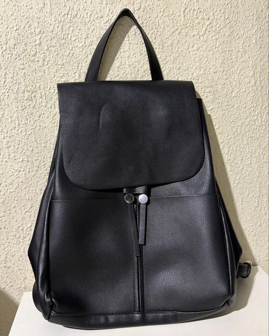 Zara Backpack with Foldover Flap (Category: Backpacks) located in Quezon City. Submitted by sarisaringdamit.dyg (Listing ID 1468881895, Image 1). Description: Zara Backpack with Foldover Flap black faux-leather backpack BNWOT.