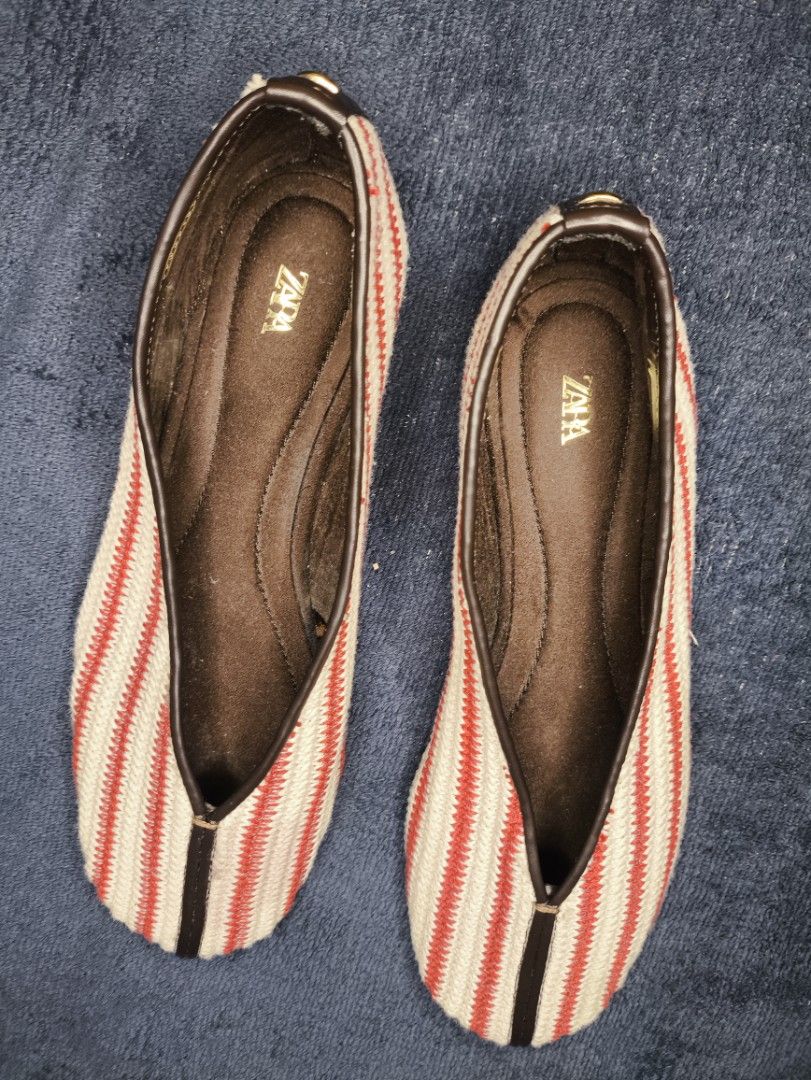 ZARA Ballet Flat (Category: Flats & Sandals) located in Las Pinas. Submitted by rose.luab (Listing ID 1468857086, Image 1). Description: Selling Preloved Zara Striped Ballet Flats in a multi-color red and cream knit pattern. Key Details • Brand: Zara • Style: Fabric slip-on ballet flats with a rounded toe and a central dark trim detail • Pattern: Red and cream/white vertical knit stripes with a low 0.4-inch (1 cm) sole.