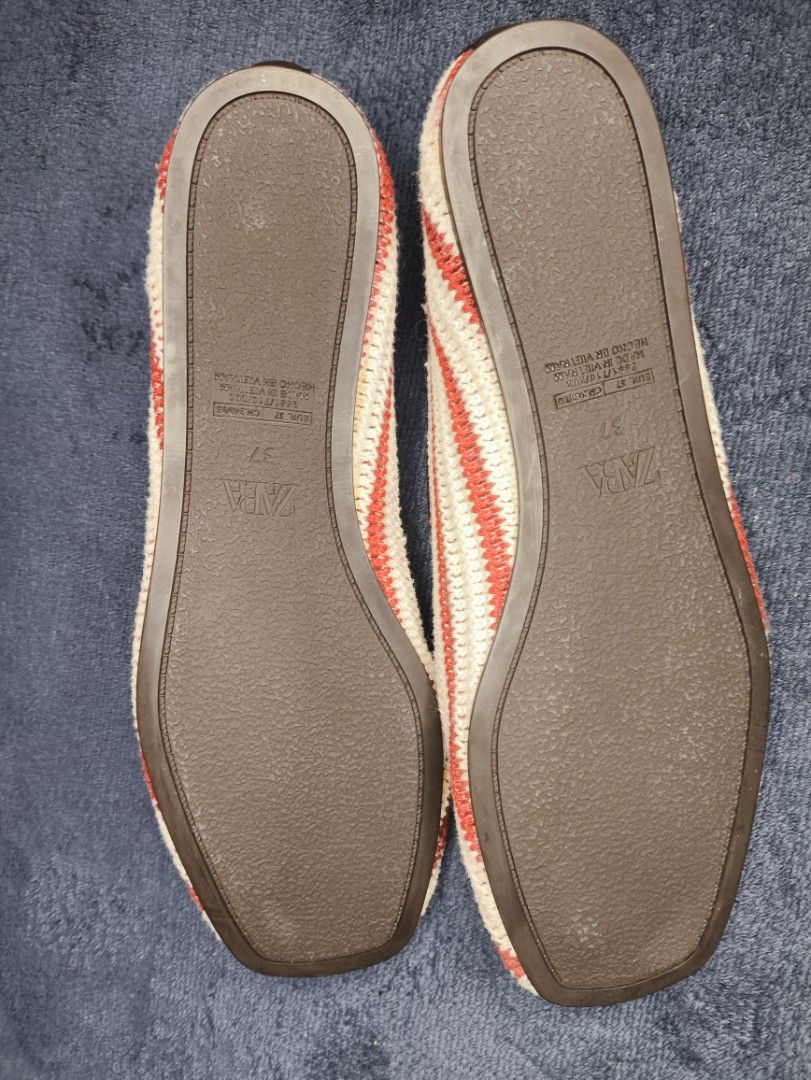 ZARA Ballet Flat (Category: Flats & Sandals) located in Las Pinas. Submitted by rose.luab (Listing ID 1468857086, Image 3). Description: Selling Preloved Zara Striped Ballet Flats in a multi-color red and cream knit pattern. Key Details • Brand: Zara • Style: Fabric slip-on ballet flats with a rounded toe and a central dark trim detail • Pattern: Red and cream/white vertical knit stripes with a low 0.4-inch (1 cm) sole.
