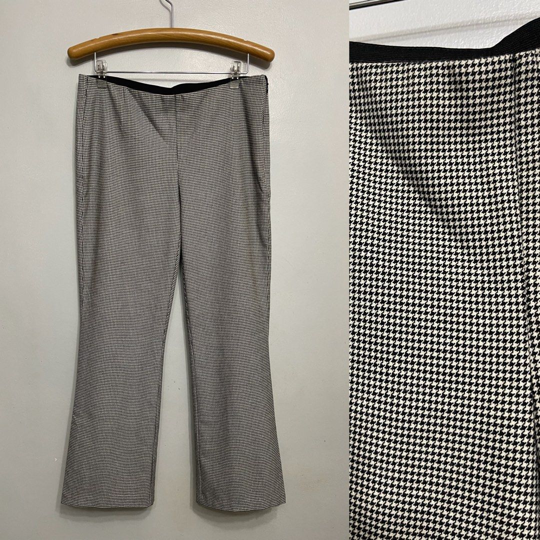 Zara Basic Houndstooth Pants Trouser Size M (Category: Other Bottoms) located in General Trias. Submitted by 1992thelabel (Listing ID 1468834838, Image 1). Description: - Brand: Zara Basic - Style: Houndstooth print pants (black & white) - Size: EUR M - Details: Fitted silhouette, comfortable elasticated waistband, side zip closure - Origin: Made in Turkey - Condition: Excellent, clean fabric with zero flaws.