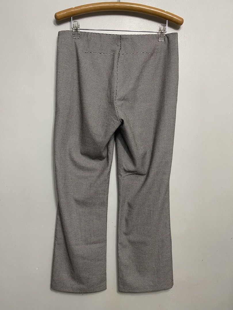 Zara Basic Houndstooth Pants Trouser Size M (Category: Other Bottoms) located in General Trias. Submitted by 1992thelabel (Listing ID 1468834838, Image 2). Description: - Brand: Zara Basic - Style: Houndstooth print pants (black & white) - Size: EUR M - Details: Fitted silhouette, comfortable elasticated waistband, side zip closure - Origin: Made in Turkey - Condition: Excellent, clean fabric with zero flaws.