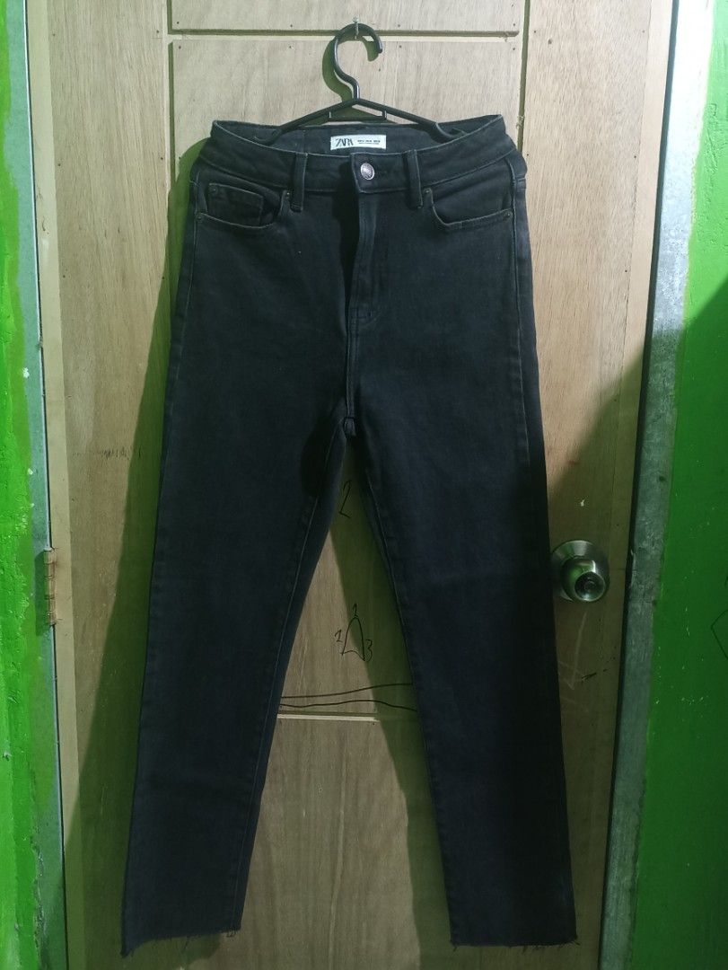 Zara Black Denim Jeans Size 4 (Category: Jeans) located in Tarlac. Submitted by allinoneshop2178 (Listing ID 1468743056, Image 1). Description: - Brand: Zara - Style: Washed black denim jeans with raw hem ankles - Size: EUR 34 / US 04 / MEX 24 - Material: Soft denim with comfortable stretch - Closure: Classic button closure and zip fly - Details: Back patch pockets with Zara denim label - Origin: Made in Bangladesh MEDIDA size :28 length:37 excel