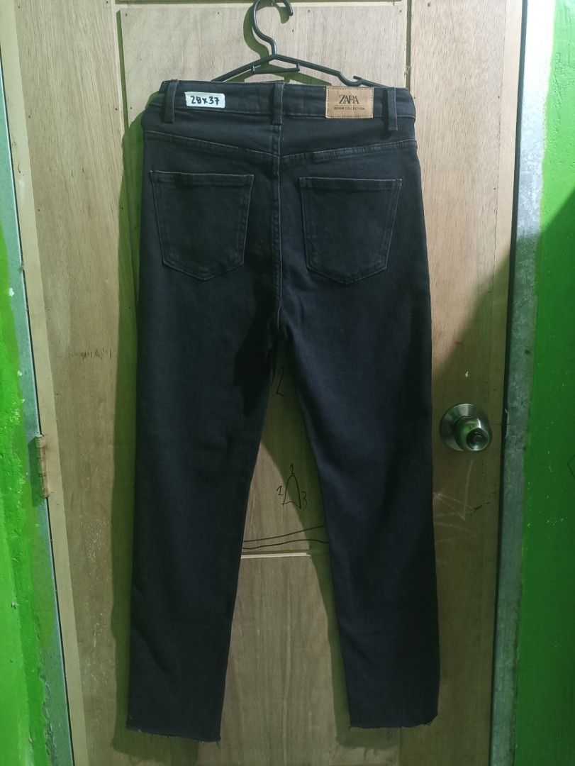 Zara Black Denim Jeans Size 4 (Category: Jeans) located in Tarlac. Submitted by allinoneshop2178 (Listing ID 1468743056, Image 3). Description: - Brand: Zara - Style: Washed black denim jeans with raw hem ankles - Size: EUR 34 / US 04 / MEX 24 - Material: Soft denim with comfortable stretch - Closure: Classic button closure and zip fly - Details: Back patch pockets with Zara denim label - Origin: Made in Bangladesh MEDIDA size :28 length:37 excel