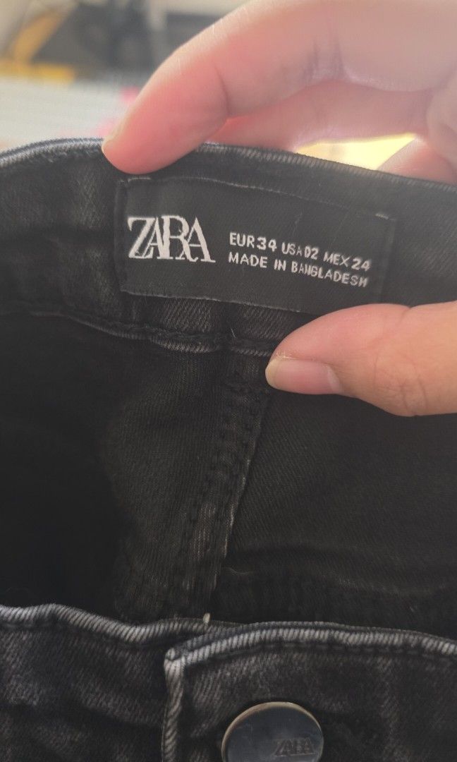 Zara Black Distressed skinny jeans (Category: Jeans) located in Las Pinas. Submitted by lovedbymariee (Listing ID 1468728529, Image 3). Description: .