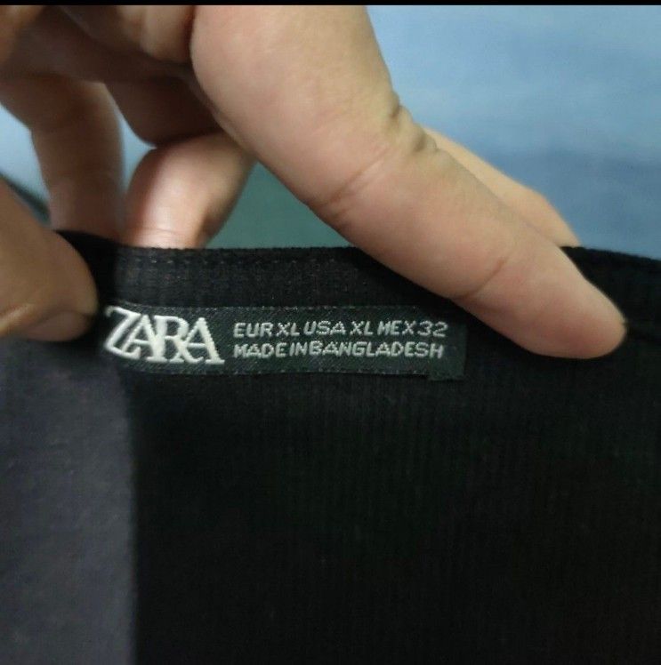 Zara Black Square Neck Crop Top (Category: Sleeveless) located in Quezon City. Submitted by dncpreloved (Listing ID 1468796361, Image 2). Description: NEVER WORN - Brand: Zara - Style: Cropped top with square neckline and short sleeves - Material: Stretchy ribbed fabric - Size: XL (EUR/USA) - Origin: Made in Bangladesh - Condition/Notes: Simple basic staple that goes with everything!.
