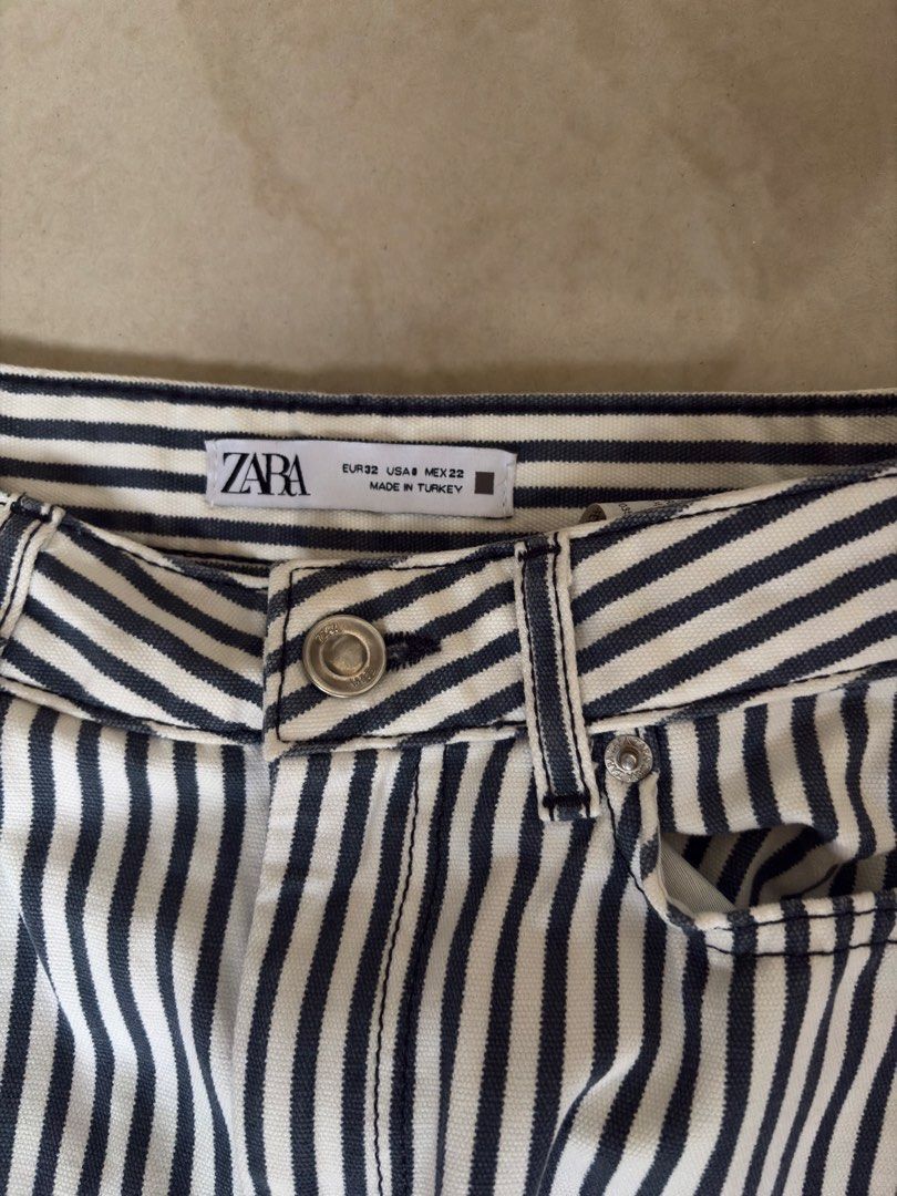 Zara Blue and White Striped Pants (Category: Jeans) located in Manila. Submitted by chrsinyourarea (Listing ID 1468798957, Image 3). Description: Brand: Zara Style: Blue and white vertical striped trousers with a straight cut leg fit Size: EUR 32, USA 0, MEX 22 Material: Denim Fabric Features: Button and zip closure, functional front and back pockets Condition: Used once. Kept in storage Please feel free to message for more photos :) .