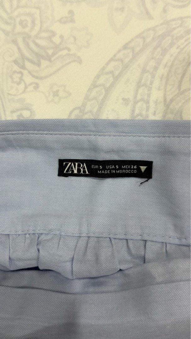 Zara Blue Bandeau Top Size Small (Category: Sleeveless) located in Davao. Submitted by tswizzleeess (Listing ID 1465156566, Image 2). Description: Zara Blue bandeau top Fits XS to Small with side zipper, not for big bust girlies :( Worn once only. Message me for detailed photos if you want! ☺️ RFS: Decluttering 📍Davao City 💳 GCash, Bank Transfer (BDO) 📦 LBC, J&T SF shouldered by the buyer 😊.