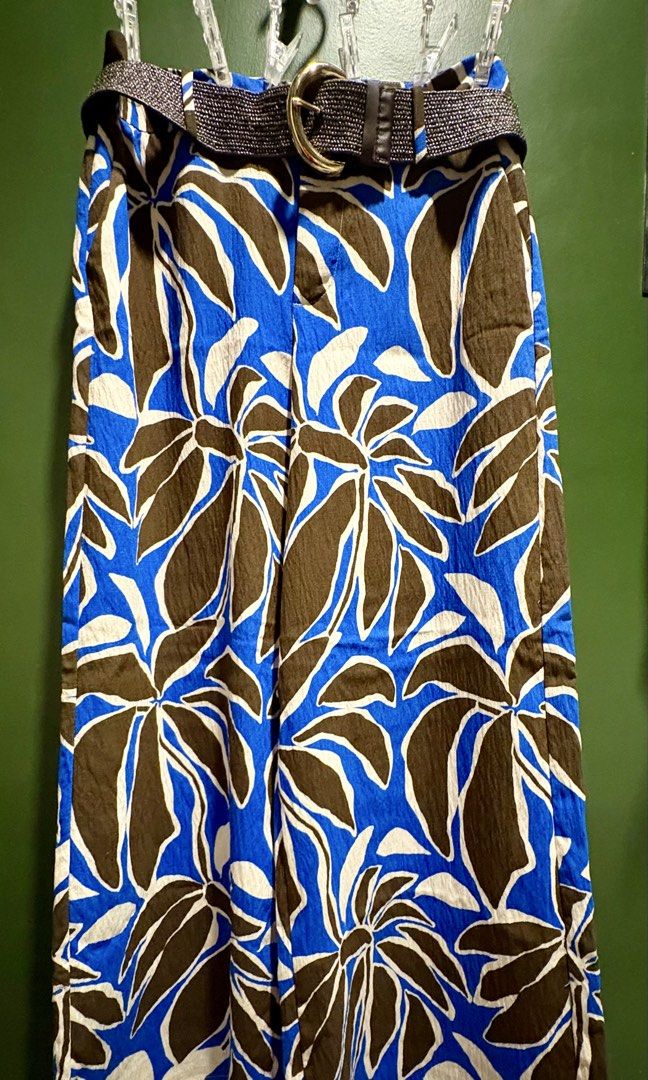 Zara Bright Flowy Pants (Category: Other Bottoms) located in Taguig. Submitted by loise001_of_rewear (Listing ID 1468849794, Image 2). Description: Zara loose, flowy pants in royal blue and brown. Comes with synthetic braided belt. Brand new, without tags but I had these hemmed. Inseam at 27”. Size M. No returns or exchanges. Please feel free to ask questions before purchase. .