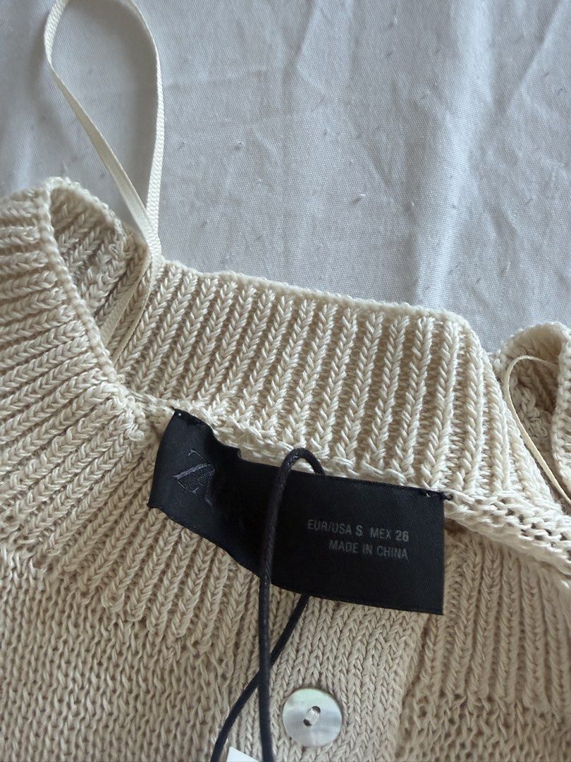Zara Buttoned Knit Cardigan (Category: Longsleeves) located in Manila. Submitted by dalmideclutters (Listing ID 1468725204, Image 3). Description: -bnew -never worn -rfs: impulsive buying :(.