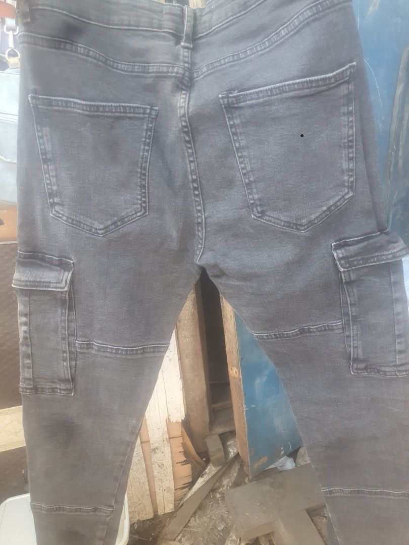 Zara Cargo Denim Jeans (Category: Jeans) located in Butuan. Submitted by alovier1992 (Listing ID 1468747199, Image 2). Description: .