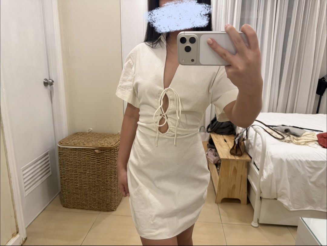 Zara cutout dress (Category: Dresses) located in Las Pinas. Submitted by pascual.drea (Listing ID 1468845992, Image 3). Description: Zara white cutout dress Used twice.