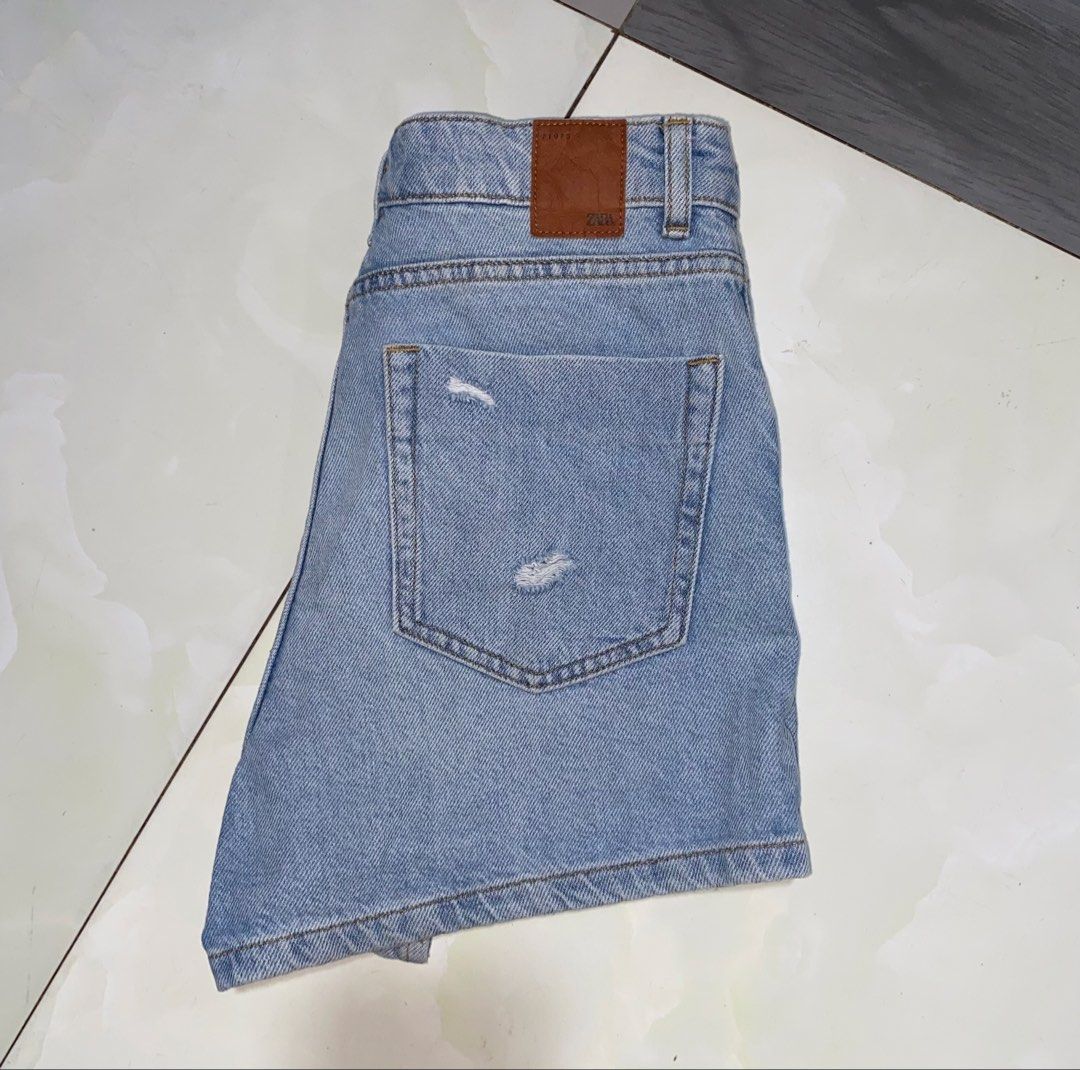 Zara Denim Skort (Category: Shorts) located in Toledo. Submitted by marianallidapse1994 (Listing ID 1468757227, Image 3). Description: as new size 26 27 zara skort denim hIghwaist.
