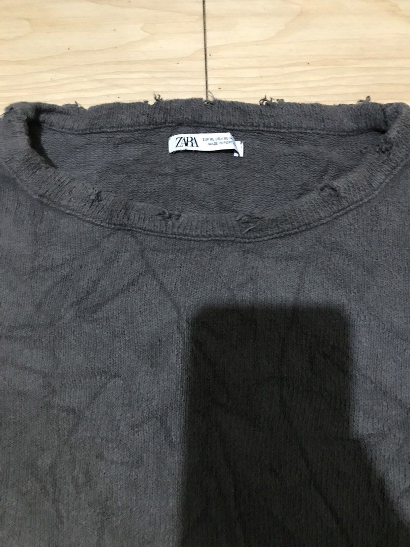 Zara distressed / raw edge boxy tee (Category: Tshirts & Polo Shirts ) located in Manila. Submitted by timelesswearoutfit (Listing ID 1468800326, Image 3). Description: Size xl Fit large to xl No issue No flwas.