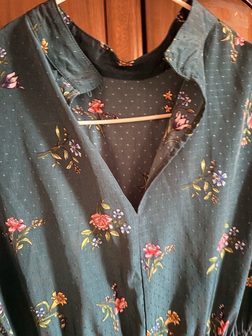 Zara Dress (Category: Dresses) located in Caloocan City. Submitted by heydianesells (Listing ID 1468790178, Image 3). Description: Zara Dress. Never used, with tag. Color is teal/emerald green. Very very pretty in person. 😍 Original price is ₱2,495 RFS: Wrong size .