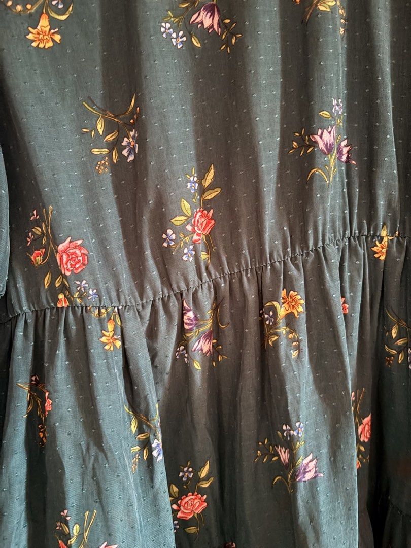 Zara Dress (Category: Dresses) located in Caloocan City. Submitted by heydianesells (Listing ID 1468790178, Image 2). Description: Zara Dress. Never used, with tag. Color is teal/emerald green. Very very pretty in person. 😍 Original price is ₱2,495 RFS: Wrong size .