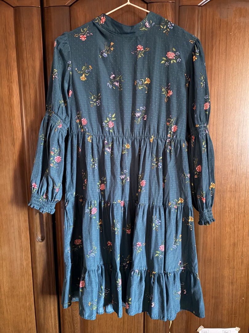 Zara Dress (Category: Dresses) located in Caloocan City. Submitted by heydianesells (Listing ID 1468790178, Image 1). Description: Zara Dress. Never used, with tag. Color is teal/emerald green. Very very pretty in person. 😍 Original price is ₱2,495 RFS: Wrong size .