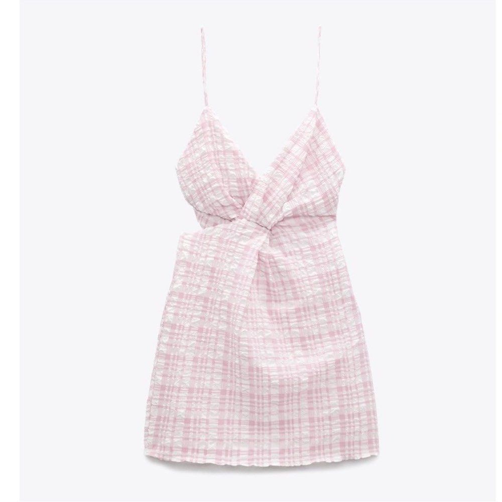 Zara dress (Category: Dresses) located in Dagupan City. Submitted by thrifttostyle (Listing ID 1468844186, Image 3). Description: .