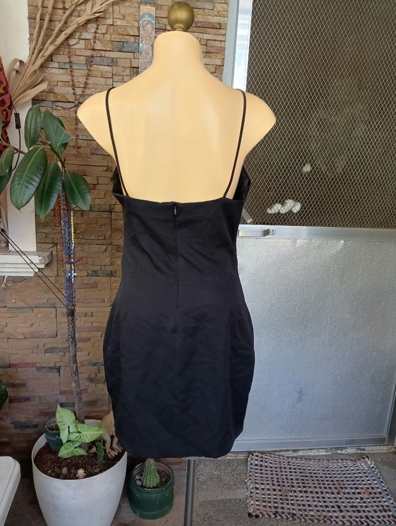 Zara Dress Mini (Category: Dresses) located in Rizal. Submitted by timeless_shop (Listing ID 1468778523, Image 3). Description: Original Zara Rhinestone Dress - Medium Tag! 🖤 Di nasuot nung graduation! 📏 Length 27.5 inches - mini sexy! 📐 Waistline Width 15 inches flat laid 👙 Bust Fit 34 to 36 inches - bodycon! 👗 Size: Medium Tag - keri Small to Medium, stretchy! 💯 Good Condition 10/10 ✨ - LIKE NEW! 🎨 Color Rate 10/10 - Black na Black! 🖤 �