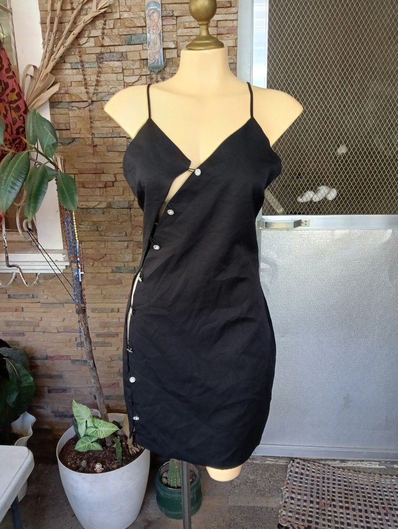 Zara Dress Mini (Category: Dresses) located in Rizal. Submitted by timeless_shop (Listing ID 1468778523, Image 2). Description: Original Zara Rhinestone Dress - Medium Tag! 🖤 Di nasuot nung graduation! 📏 Length 27.5 inches - mini sexy! 📐 Waistline Width 15 inches flat laid 👙 Bust Fit 34 to 36 inches - bodycon! 👗 Size: Medium Tag - keri Small to Medium, stretchy! 💯 Good Condition 10/10 ✨ - LIKE NEW! 🎨 Color Rate 10/10 - Black na Black! 🖤 �